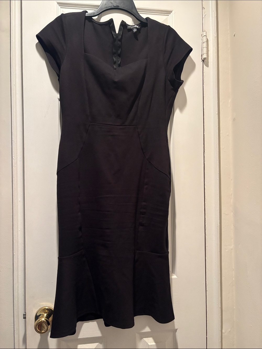 Black Cap-Sleeve Sheath Dress - Unbranded